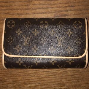 Louis Vuitton Wallet or Clutch